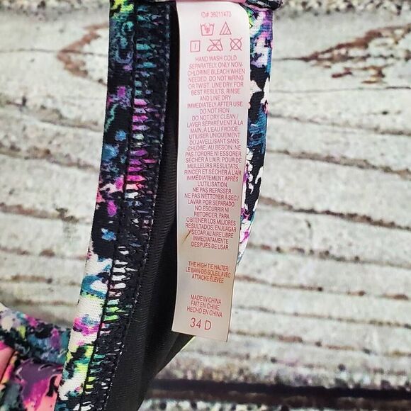 Victoria’s Secret 34D Halter Bikini Top – Multicolor Paisley Print, Padded, Boho - Picture 7 of 9
